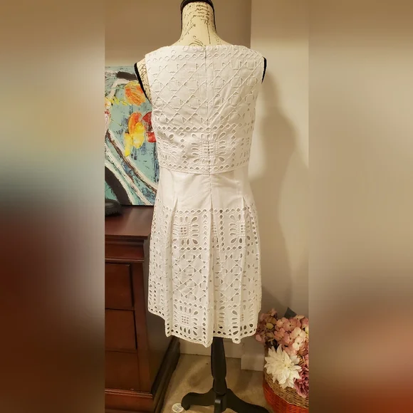 Lauren Ralph Lauren Woman's  Cotton Eyelet, White Sleeveless Size 4. - Picture 2 of 6